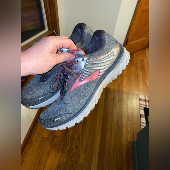 Brooks Adrenaline GTS 18 - Picture 2 of 7